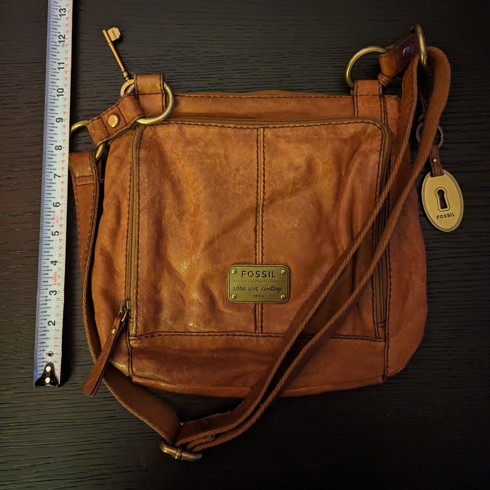 Vintage leather fossil shoulder bag